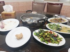 红糖馒头配秘制回锅肉-凯华海鲜火锅·传承三十六年