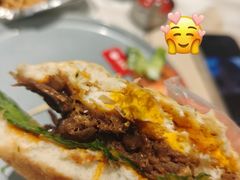 经典秘汁炭烤风味牛堡-必胜客(吾悦广场店)