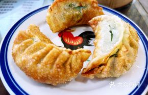 Guangzhou Chives Pan-Fried Dumplings