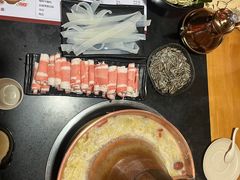 -果松木炭酸菜铜火锅·外婆参鸡汤