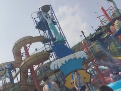 -平湖九龙山乐满地水上乐园