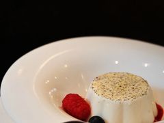 奶油布丁佐树莓果酱-弗兰克牛排西餐厅Ribone steak house(柠檬花园店)