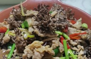 Coral Mushroom Stir-Fried with Sliced Meat
