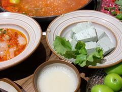 -野山舂·贵州现舂酸汤火锅(鸿通城店)