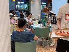 等位区-奈雪的茶(大连新玛特店)
