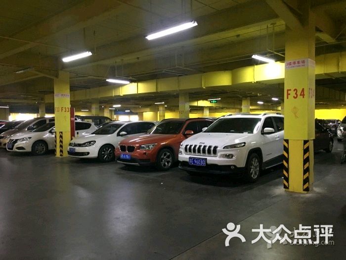 欧尚超市苏州店停车场