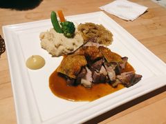 招牌巴伐利亚烤脆皮猪肘-LENBACH兰巴赫西餐啤酒坊(大连东港店)