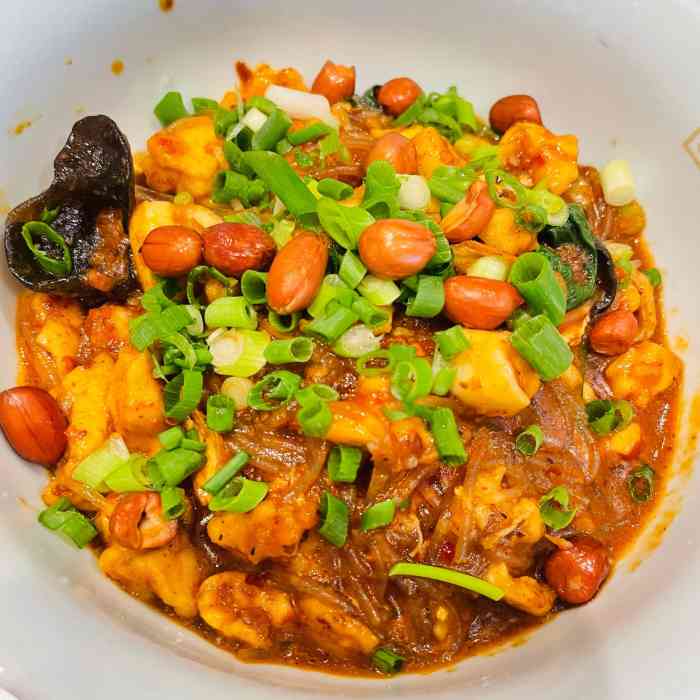 春发生饭店(南院门店)-"春发生葫芦头是用猪大肠和调味料与馍合煮而.