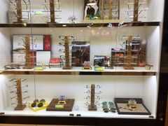 -MiRi眼镜连锁·蔡司·尼康控优点合作店(莘庄店)