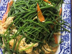 沙葱炒蛋-老钟家烤羊排·敦伊阁清真餐厅胡羊焖饼