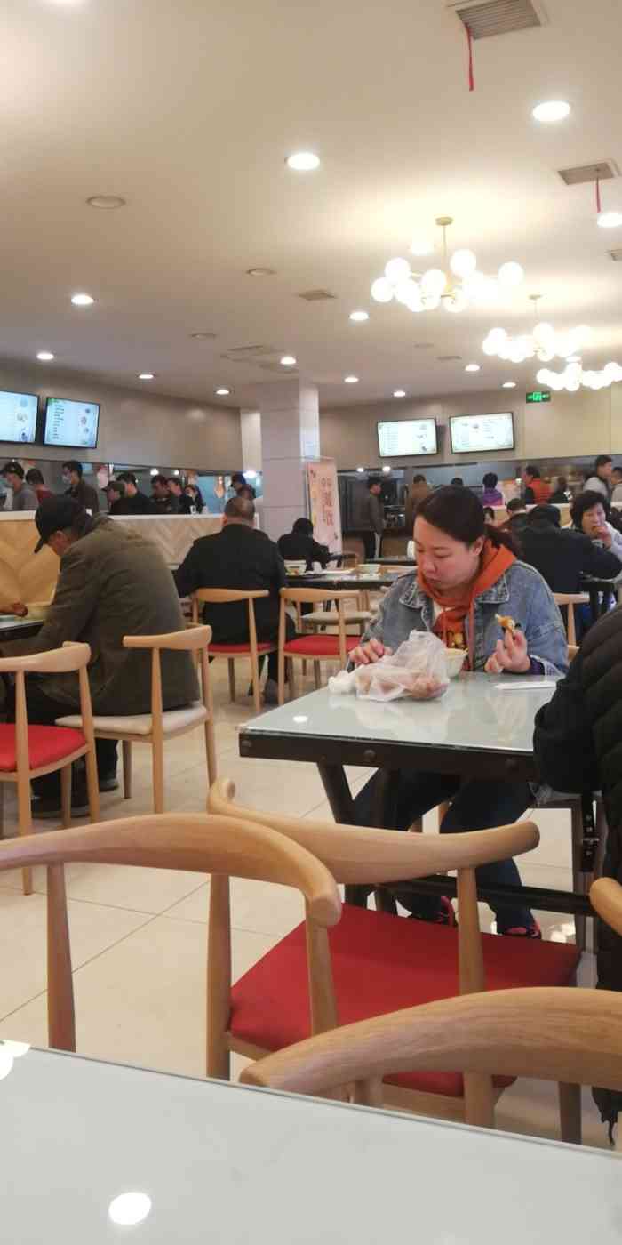 中山美食林(九华山路店)-"员工服务态度很不好,很不满意,饭卡丢了,.