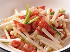 花生苗炒香肠-味上湘菜馆(阿波罗店)