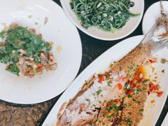 -鱼鲜饭香·招牌汽锅剁椒鱼头王