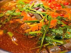 -野山舂·贵州现舂酸汤火锅(鸿通城店)