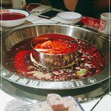 新鲜的脆毛肚，血红的鸭血，趴在沙冰上的鸭肠