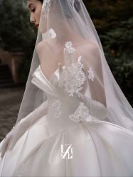 -Renee芮亦婚纱(原丽莎)