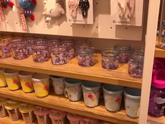 -名创优品(北京新中关购物中心地铁层店)