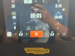 -W FITNESS 威尔仕健身·游泳(万科天空之城店)