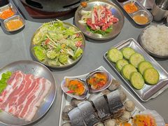 -围炉肉舍丹东海鲜烤肉·烤活鳗(步行街店)