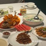 哦莫!发现一家巨大的餐厅別!