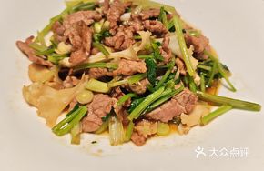 Stir-Fried Beef with Cilantro
