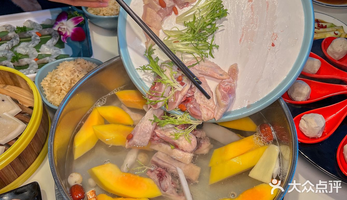 三亚美食，这家老牌椰子鸡餐厅我每年都去😃