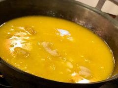 浓厚原只鸡煲花胶汤-鲜入围煮花胶鸡海鲜火锅