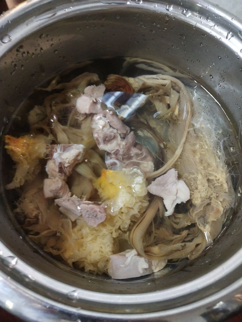 霸王花雪耳猪骨汤