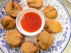 6、香酥茄盒。茄片夹上馅料，然后裹上面浆油炸。-京味民福烤鸭店(建设四马路店)