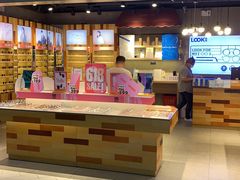 -LOOK眼镜·蔡司依视路配镜(宝山万达店)