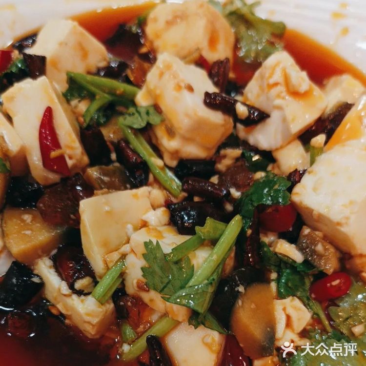 东北特色铁锅炖：一次独特的味蕾之旅