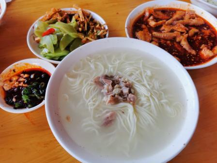 杜记老字号正宗邛崃奶汤面-"没有环境的一家老店.「奶汤面」原味奶汤.