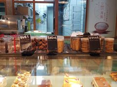 面包甜点陈列柜-Dough&Joe团憩(瑞虹天地月亮湾店)