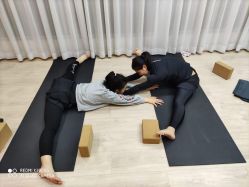 -一伽瑜伽·普拉提