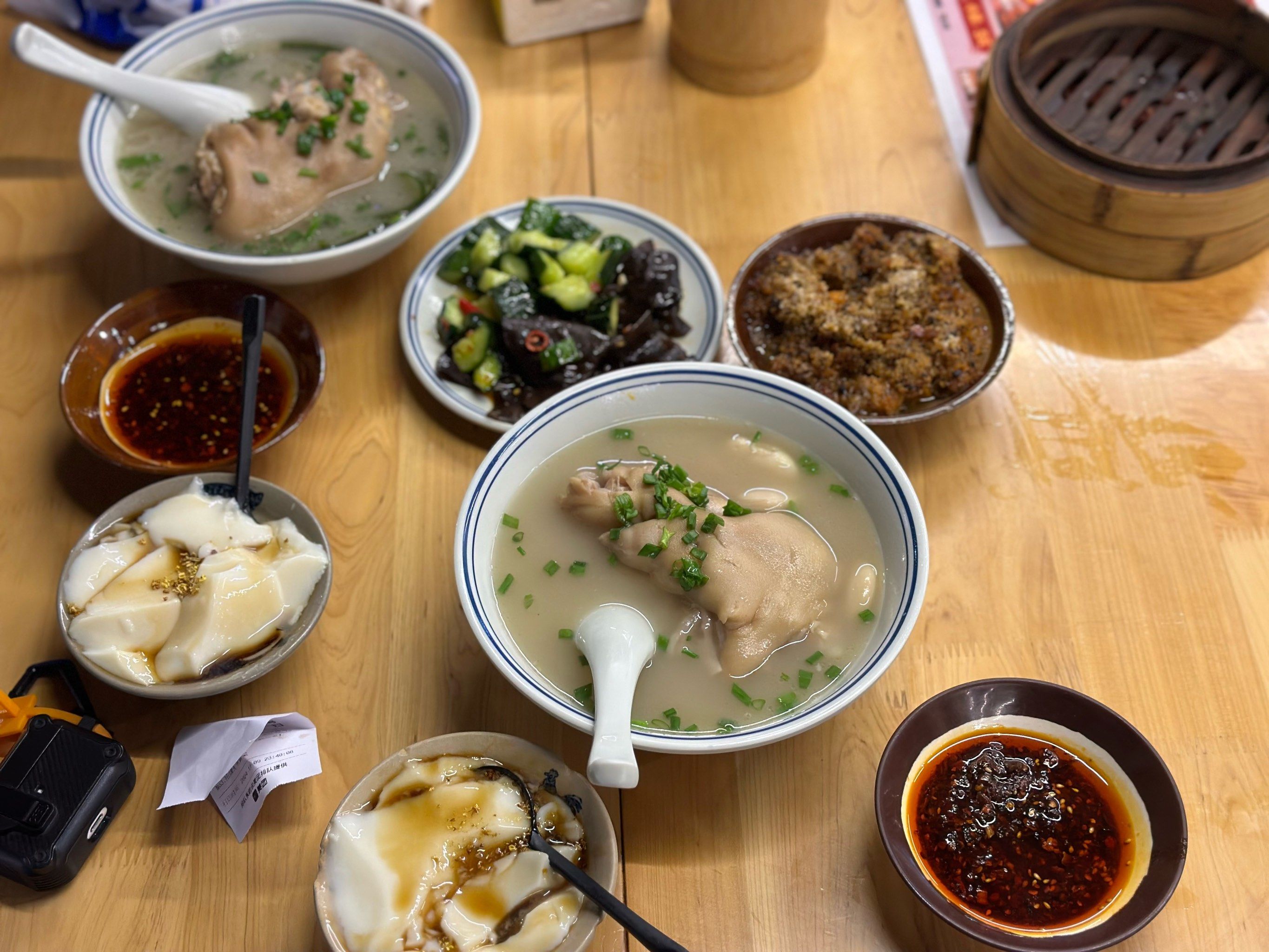 吃一次就忘不了!成都春熙路无名蹄花大揭秘