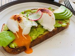 牛油果温泉蛋吐司-O'mills Sourdough Bakery&Bistro(永嘉路店)