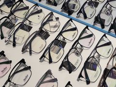 -J-Optical佳视明眼镜·蔡司视觉(青岛金茂览秀城店)