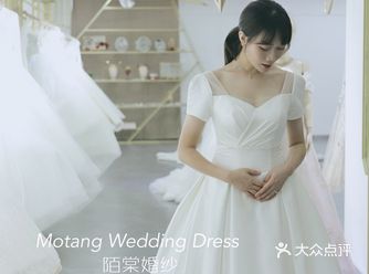 你翩翩起舞，带着无懈可击的优雅与自信，重工柔缎