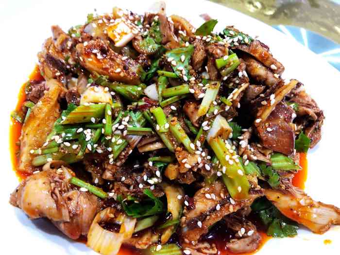 碧口多多家常菜馆-"路上经过,顺道的饭馆,中午比较晚,就我们.