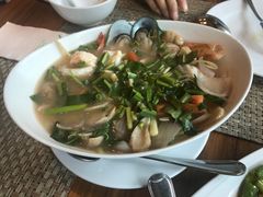-Chom Cafe and Restaurant