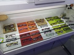 -提一眼镜·蔡司·依视路(小寨店)