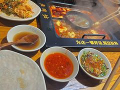 -老牌坊云南鱼豆花火锅(爱建店)