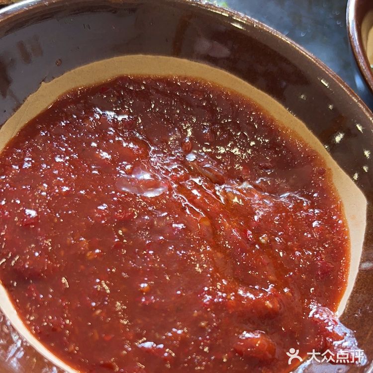 这家餐厅环境很好，非常干净整洁，食物不