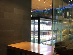 靠窗位-巴黎贝甜(大宁国际商业广场店)