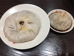 蟹黄大汤包与蟹黄汤包-共和春(甘泉路店)