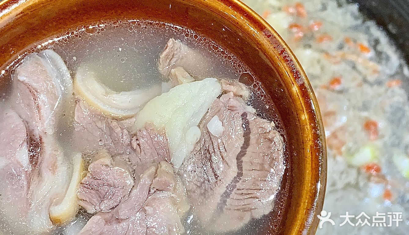 广州降温来洞氮胡记吃顿滋补羊肉🐏火锅