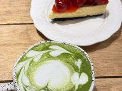 樱桃芝士蛋糕-新沙洞咖啡(泉乐坊店)