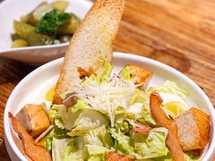 三文鱼色拉-1886德国汽车餐厅(外滩十六铺码头店)