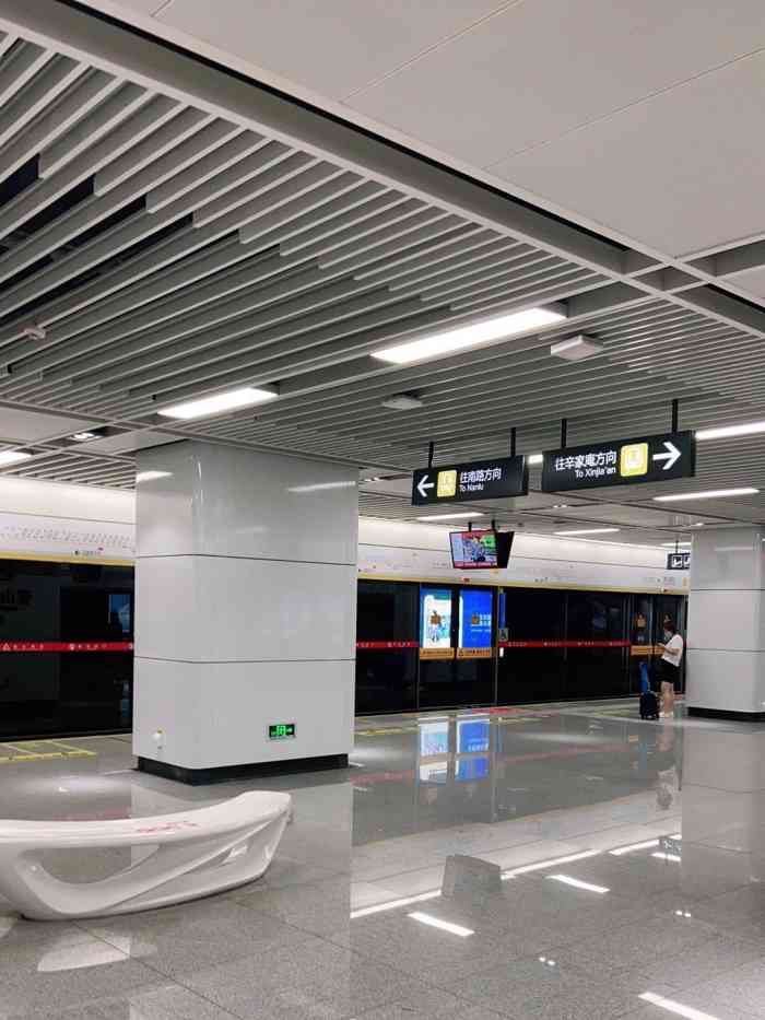 八一广场站是1,2号线的换乘."-大众点评移动版