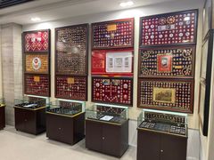 -毛泽东像章珍藏馆